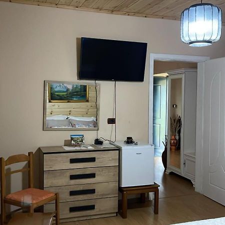 Alva Room'S Gjirokastër Esterno foto