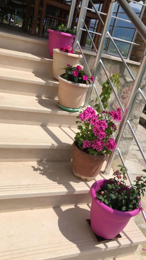Alva Room'S Gjirokastër Esterno foto