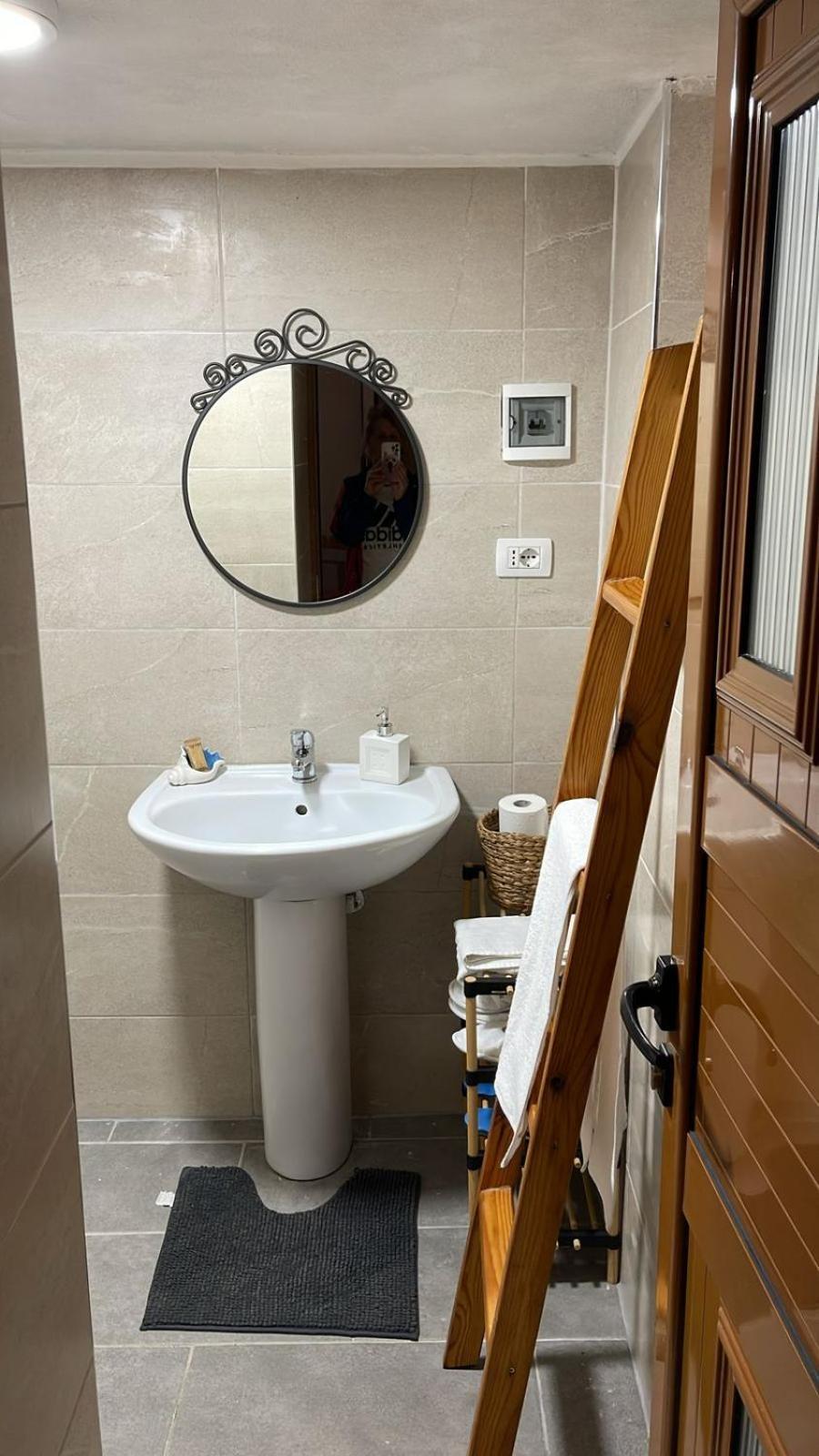 Alva Room'S Gjirokastër Esterno foto